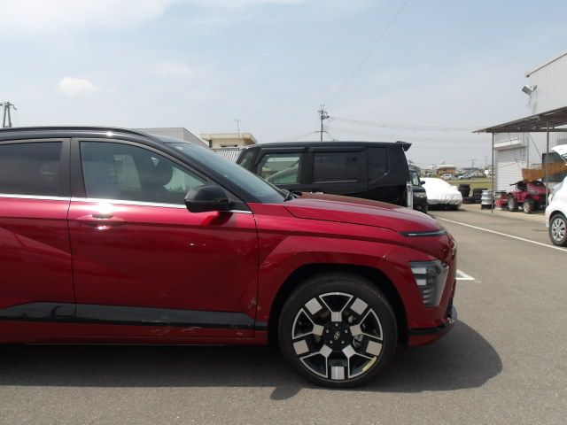 ヒョンデ　コナ　側面損傷修理