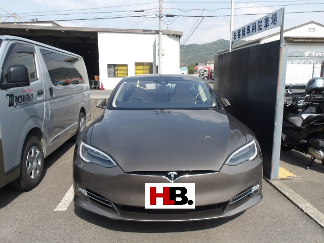 テスラ　モデルS　フロントガラス交換